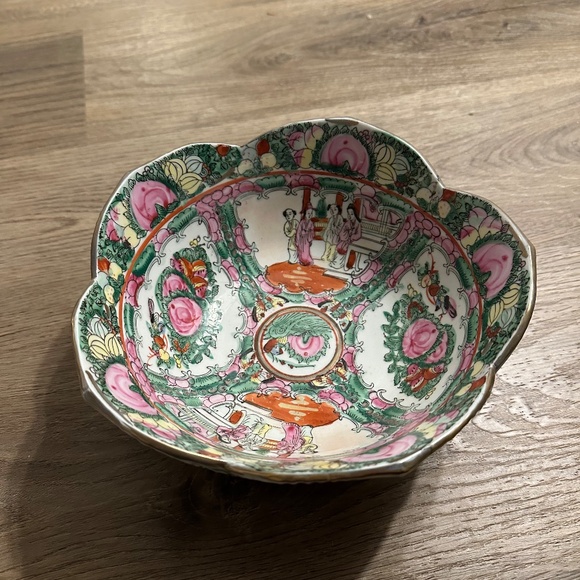 Antique Chinese Lotus rose medallion Famille rose bowl - Picture 7 of 7